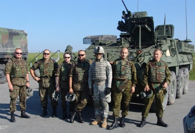 Żołnierze z Międzyrzecza i z Wędrzyna mieli okazję orzetestować transportery opancerzone stryker.
