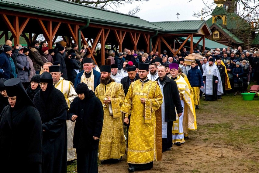 Ojciec Gabriel pochowany w Odrynkach. Setki wiernych na...