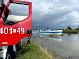 Strażacy ratowali barkę na Kanale Ulgi w Opolu. Akcja trwała ponad 4 godziny   