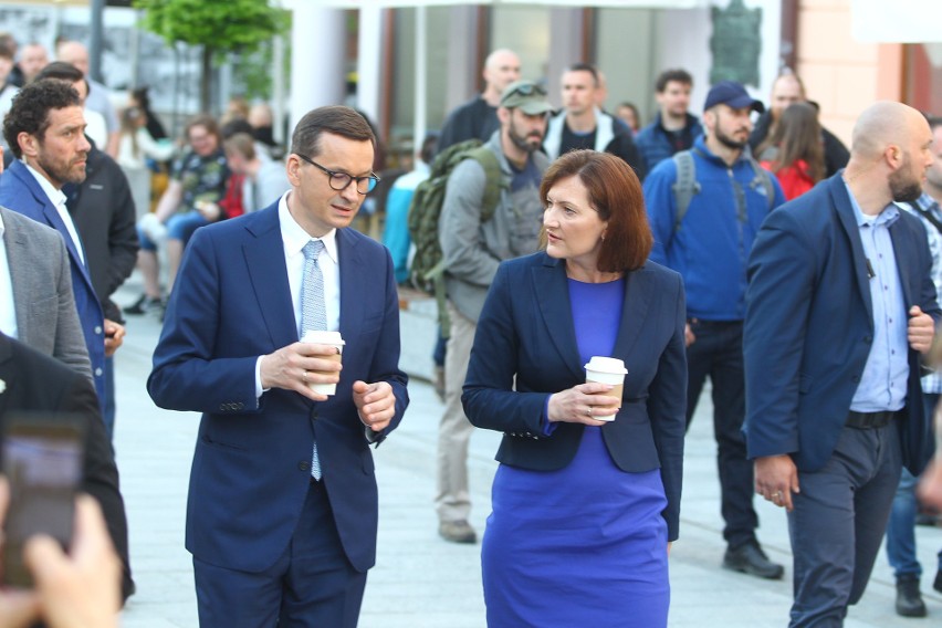 Wojewoda Ewa Leniart i premier Mateusz Morawiecki spacerowali po Rzeszowie [ZDJĘCIA]