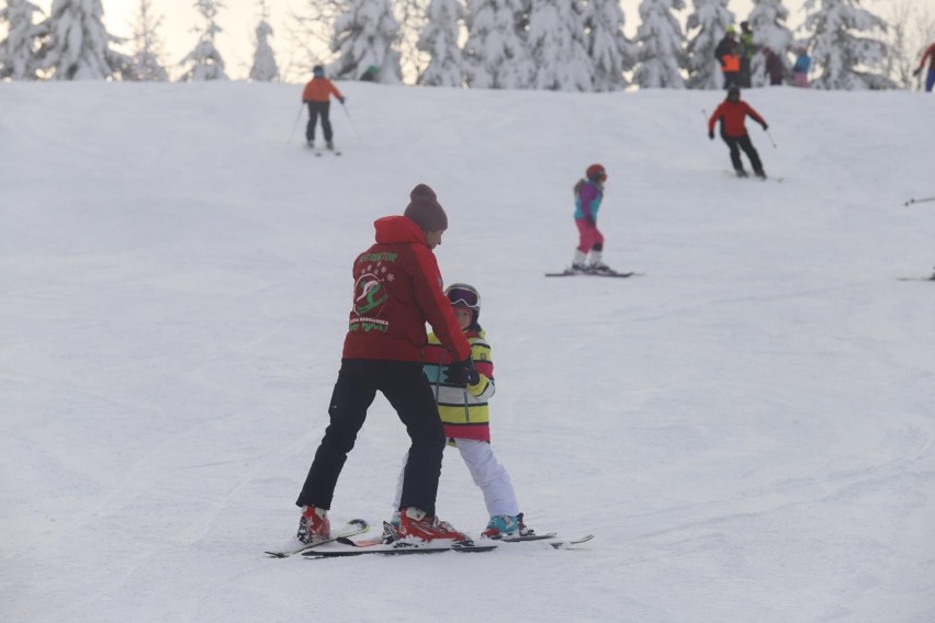 Miłośnicy nart i snowboardu mogą weekend w górach spokojnie...