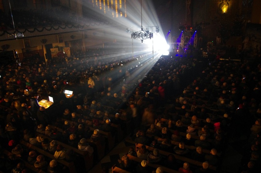 Kilka tysięcy osób kolędowało z zespołem Pectus w Tarnobrzegu. Kościół był oblężony