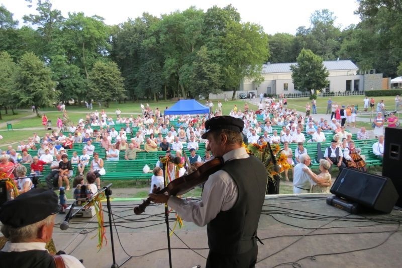 Występujący na scenie letniej mieli swoją publiczność....