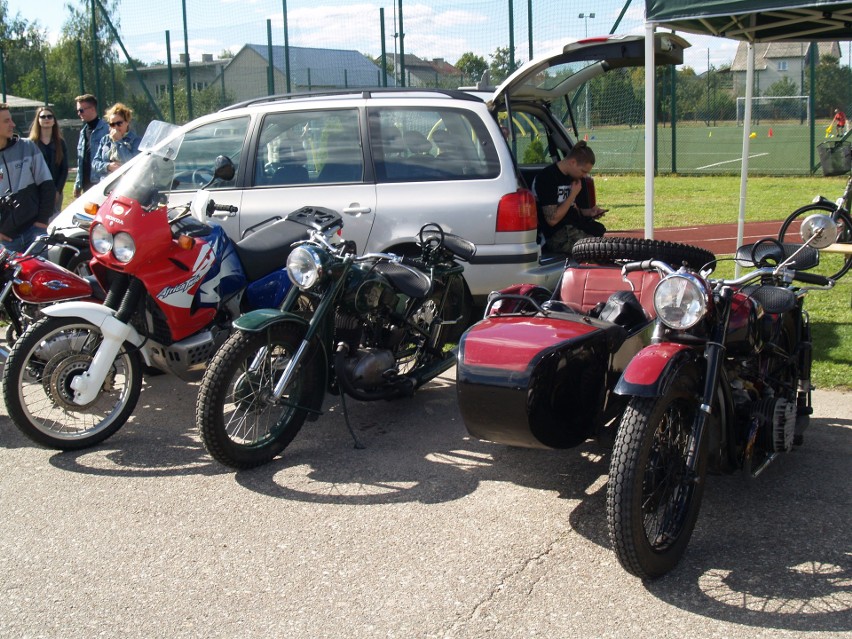 Rzekuń. Oldtimer 2021. 10. Rzekuńskie Spotkania Sympatyków Starej Motoryzacji. 5.09.2021. Zdjęcia