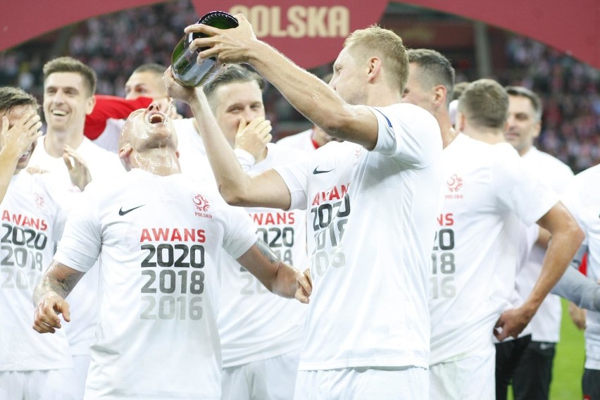 Tradycją stało się już, że polscy piłkarze świętują na...