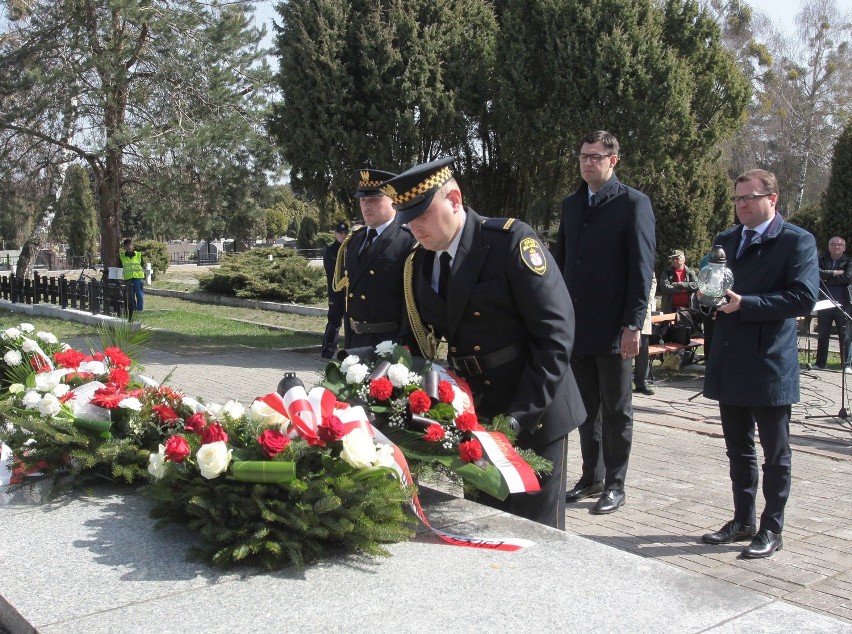 Radom. Rocznica zbrodni hitlerowskich na Firleju. Uczcili pamięć ofiar apelem 