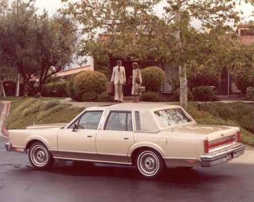 Fot. Licoln: Lincoln Town Car z 1981 r. to jedna z wielu...