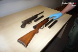 Nielegalna broń w mieszkaniach w Rybniku. Kryminalni przejęli maszynowe pistolety