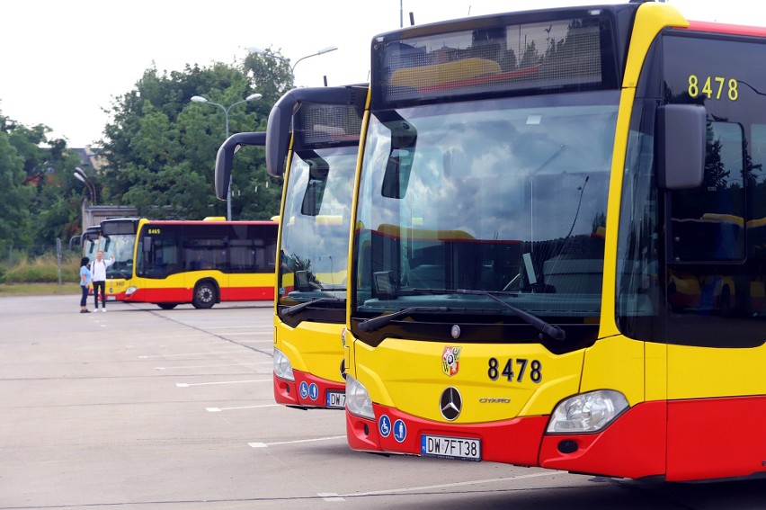 Wrocławskie MPK szuka kierowców. Za kierownicę autobusów...