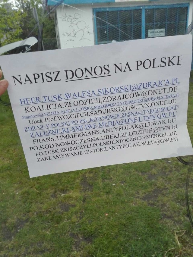 Takie karki rozwieszono między innymi na wiatach na Osowej Górze . Jest to przejaw „mowy nienawiści”, na który raczej nikt nie zareaguje.