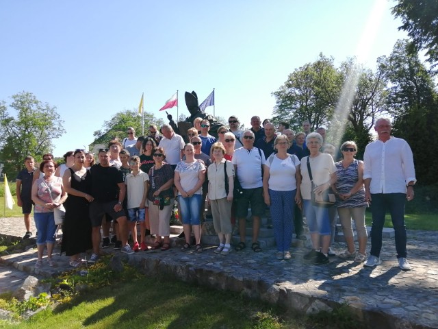 Jednym z miejsc w gminie Masłów, które odwiedzili goście z Węgier był plac Jana Pawła II w Masłowie Pierwszym.