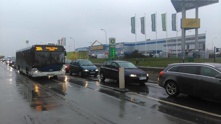 Buspas na ulicy Kamieńskiego.
