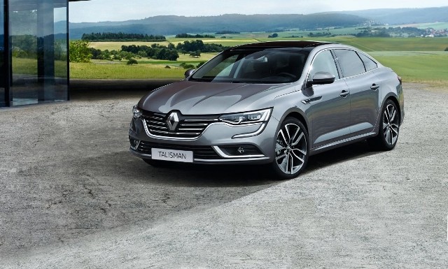 Auta chce dostarczyć do ratusza dwóch dilerów. Obaj proponują ten sam model: renault talisman