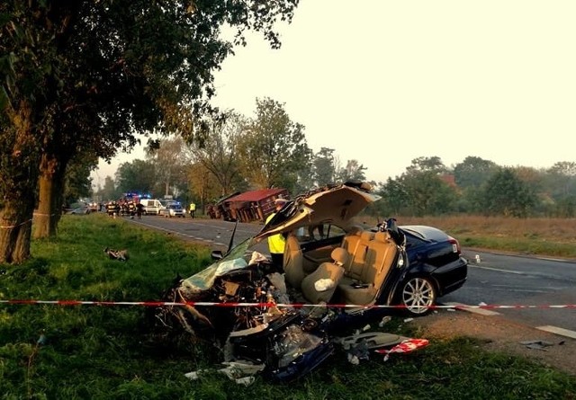 Jak piszą druhowie z OSP Pakosław, działania zastępów Straży Pożarnej polegały na wydobyciu za pomocą narzędzi hydraulicznych poszkodowanych z samochodu osobowego, zabezpieczeniu miejsca zdarzenia, odłączeniu akumulatorów w uszkodzonych pojazdach oraz usunieciu pozostałości po zderzeniu