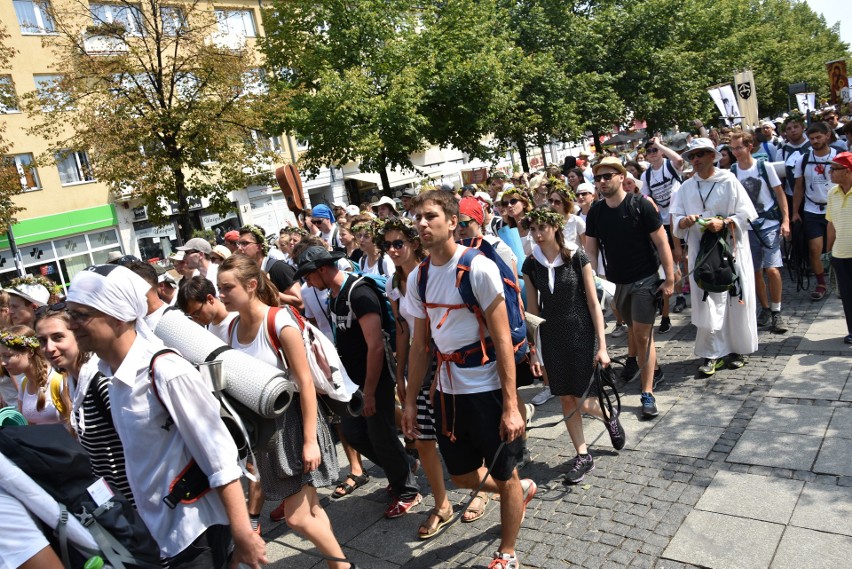 Pielgrzymka Dominikańska dotarła z Krakowa na Jasną Górę ZDJĘCIA Zmęczeni, ale bardzo radośni 