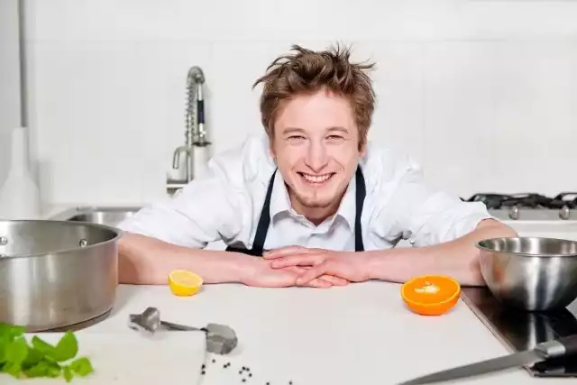 Grzegorz Łapanowski, znany kucharz i dziennikarz kulinarny, prowadzący kulinarny program TOP Chef. Miłośnik polskiej kuchni i naturalnych składników