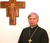 Jezus czeka na Twoją decyzję - przekonuje biskup Henryk Tomasik