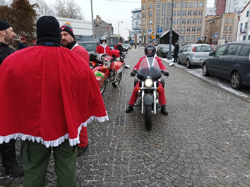 MotoMikołaje już po raz dziesiąty obdarowali dzieciaki z...