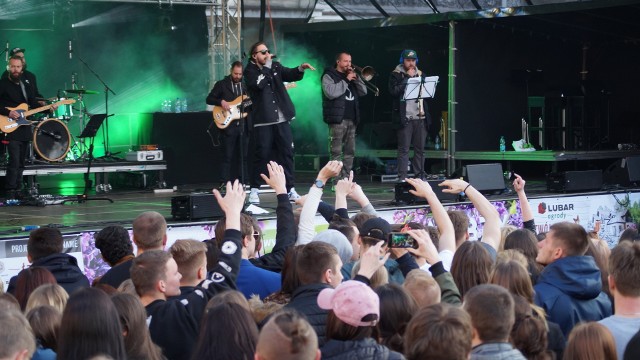 Rybnik oszalał! Dzikie tłumy na koncercie Miuosha i O.S.TR.