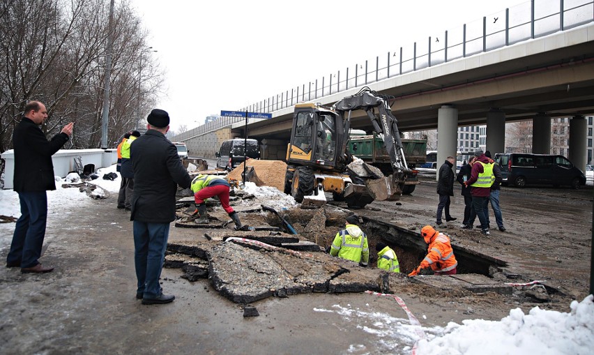 Kraków. Poważna awaria wodociągu przy alei 29 Listopada. Zobacz zdjęcia