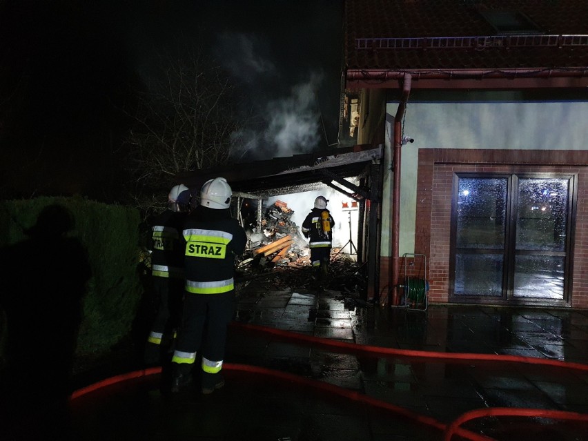 Gmina Jerzmanowice-Przeginia. Pożar domu w Łazach. Zadysponowano liczne jednostki straży