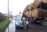 W Starych Drzewcach tiry śmigają, a wieś tonie w błocie