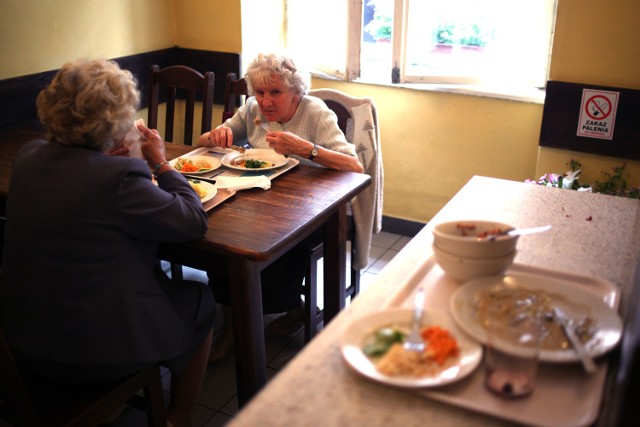 Sanepid przeprowadził 2,2 tys. kontroli w restauracjach w 2015 r.