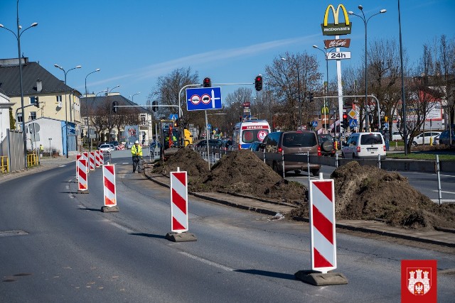 Prace rozpoczęły się w środę i mają potrwać miesiąc. W tym czasie będą czasowe utrudnienia dla kierowców. Więcej na kolejnych zdjęciach