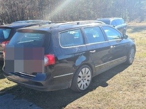 Kobieta nie raz pożyczała wcześniej auto od kolegi. Kiedy się popsuło, oddała kluczyki znajomemu. Zauważyła po czasie, że znajomy nadal autem nie jeździ i postanowiła je sprzedać.