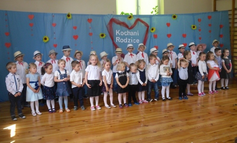 Przedszkolaki z Szarbkowa wystąpiły dla "Kochanych Rodziców"