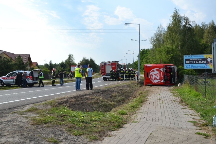 Wypadek autokaru w Nowej Dębie. 38 osób poszkodowanych!