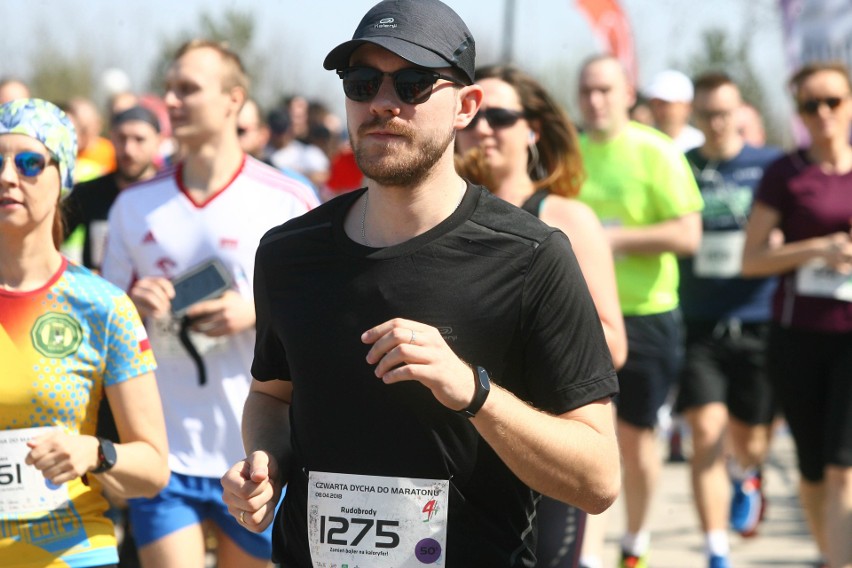 Biegli w niedzielę nad Zalewem Zemborzyckiem. To ostatni bieg z cyklu "Cztery Dychy do Maratonu" [DUŻO ZDJĘĆ]