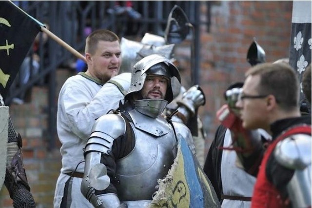 Rycerze odtworzą średniowieczną bitwę, a publiczność będzie ich dopingować.