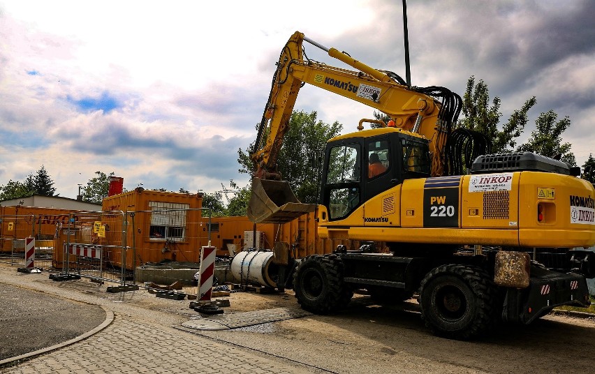 Dąbrowskie Wodociągi budują 5-kilometrowy odcinek wodociągu...