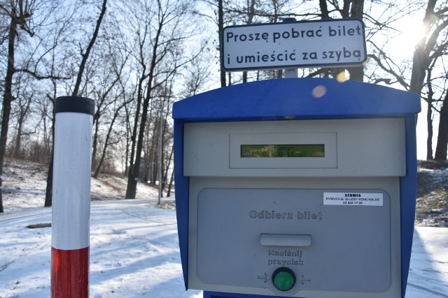 Przy tężni w Rybniku pojawił się parkomat. Czy trzeba będzie zapłacić za inhalacje?