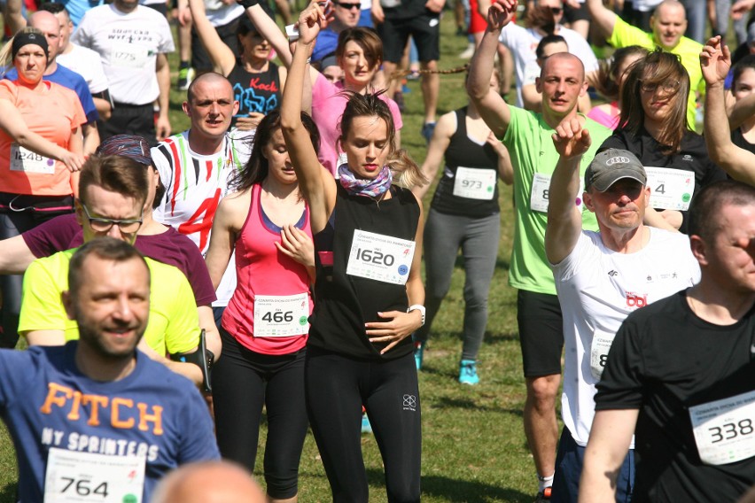 Biegli w niedzielę nad Zalewem Zemborzyckiem. To ostatni bieg z cyklu "Cztery Dychy do Maratonu" [DUŻO ZDJĘĆ]