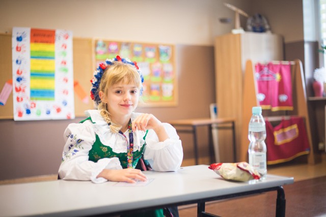 Tegoroczna edycja Dyktanda Kaszubskiego odbyła się dzisiaj (5 października) w Szkole Podstawowej nr 2 przy ul. Henryka Pobożnego 2 w Słupsku .To już po raz osiemnasty miłośnicy kaszubszczyzny zmierzyli się ze sobą podczas konkursu poprawnego pisania w języku kaszubskim. Organizatorami wydarzenia byli: Zarząd Główny Zrzeszenia Kaszubsko-Pomorskiego, Oddział w Słupsku i Oddział w Stężycy, Miasto Słupsk, Gmina Kobylnica, Szkoła Podstawowa nr 2 im. Tadeusza Kościuszki w Słupsku, Stowarzyszenie „Razem dla Dwójki”, Stowarzyszenie Nauczycieli Języka Kaszubskiego „Remùsowi Drëszë”, Centrum Języka i Kultury Kaszubskiej Uniwersytetu Gdańskiego.