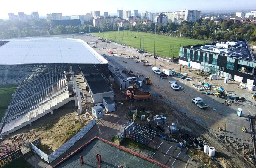 Boiska i budynek Akademii Pogoni Szczecin (Centrum Szkolenia...