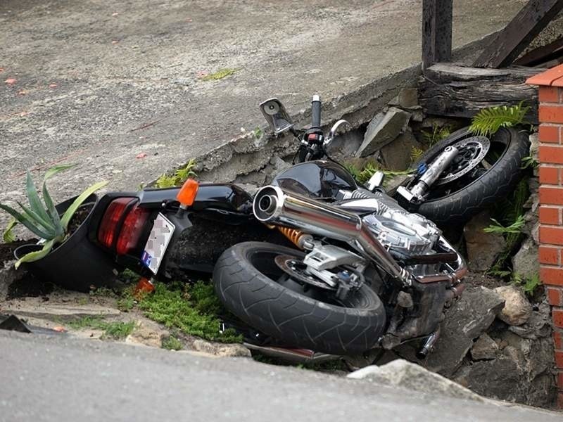 Poważny wypadek z udziałem motocyklisty w Ostrowie