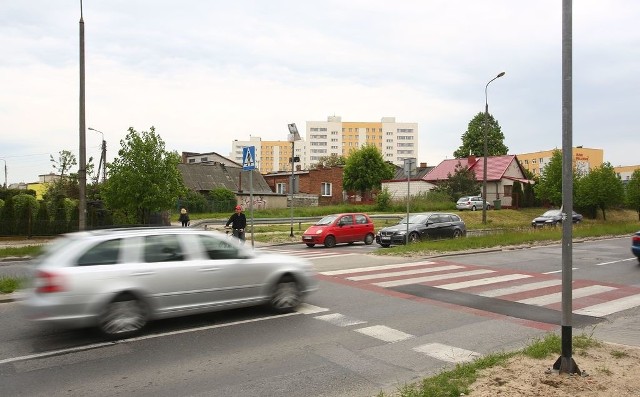 Sygnalizacja świetlna stanie między innymi na ulicy Wierzbickiej w rejonie ulicy Gębarzewskiej.