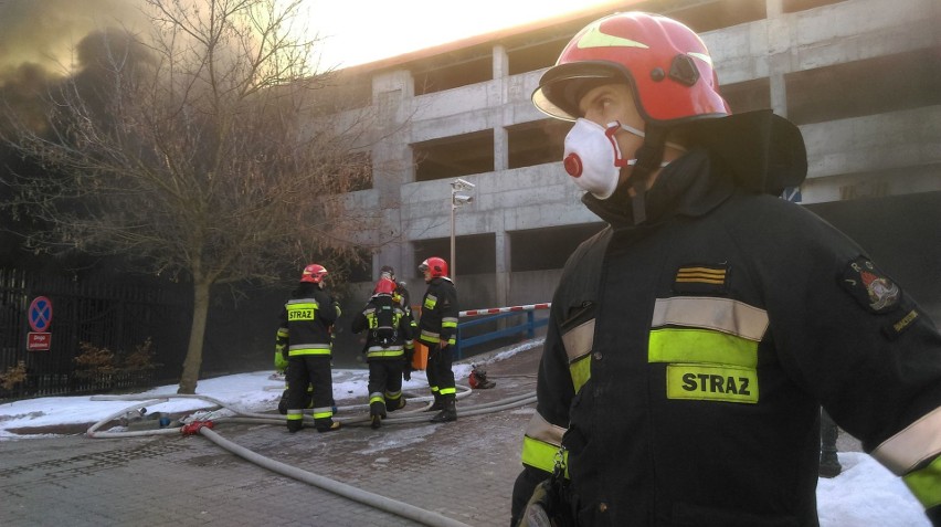 Na parkingu wielopoziomowym przy Hotelu Gołębiewski w...