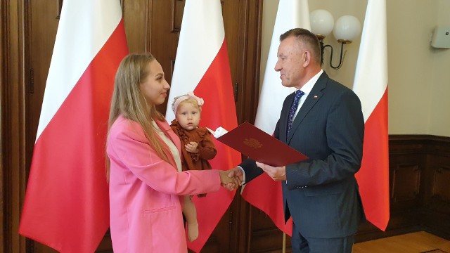 Wśród 26 nowych obywateli Polski jest pani Viktoriia Brinzelevych z Odessy. Jej córeczka Mia urodziła się już w Polsce