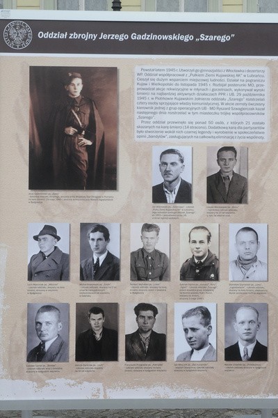 Na jednej z plansz ekspozycji IPN, poświęconej "żołnierzom wyklętym" można było zobaczyć członków zbrojnego oddziału Jerzego Gadzinowskiego "Szarego".