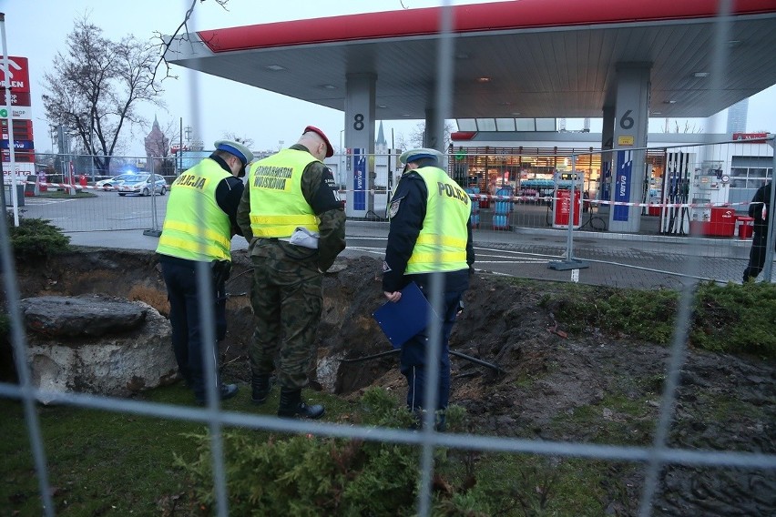 Niewybuch na stacji benzynowej Orlenu przy ul. Ślężnej