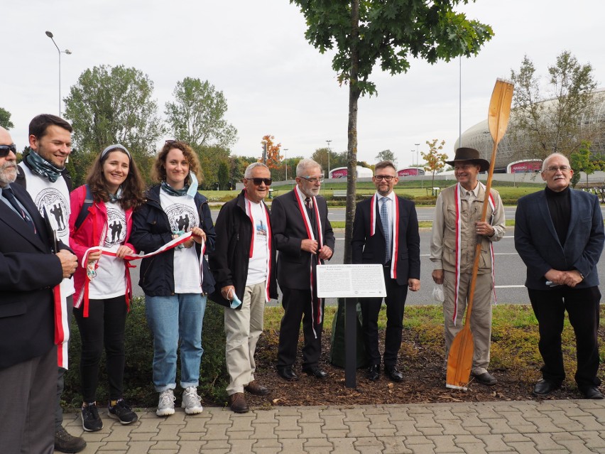 Kraków, Radziszów. Kpt Jaskuła upamiętniony w Alei Podróżników, Odkrywców i Zdobywców. To pierwszy Polak, który opłynął kulę ziemską