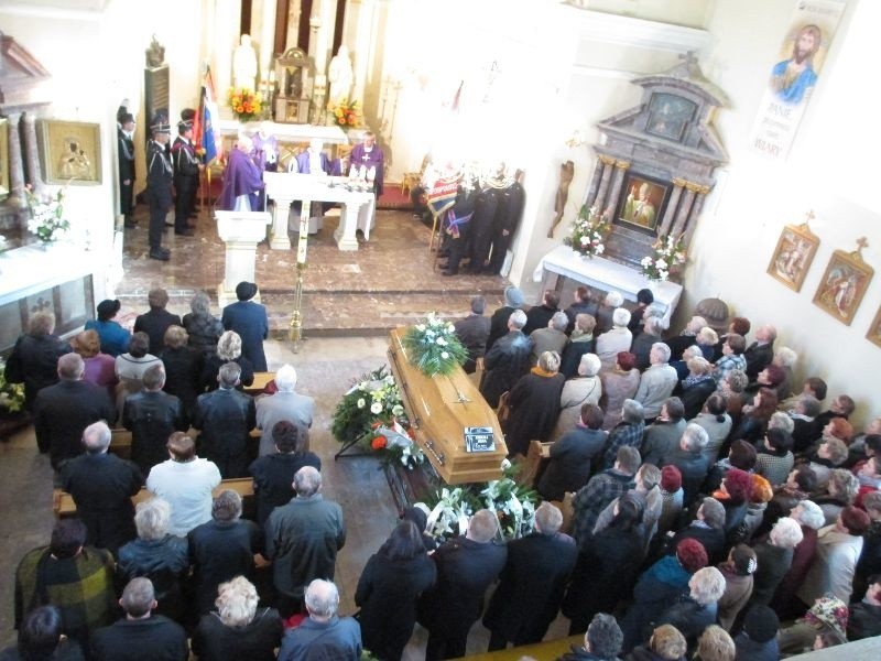 Msza Święta pogrzebowa odprawiona została w Kościele...
