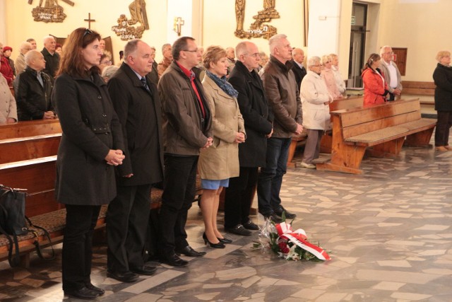 Grudziądzcy politycy PiS z Krzysztofem Czabańskim podczas ostatniej mszy "smoleńskiej" w kościele na Strzemięcinie.