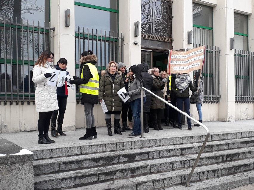 Urzędnicy Sądu Rejonowego w Gdyni wciąż protestują.