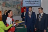 Wielki sukces sandomierskich zawodniczek – Katarzyny Dudek i Dagmary Dominiczak. Gratulacje i nagrody od burmistrza (ZDJĘCIA)