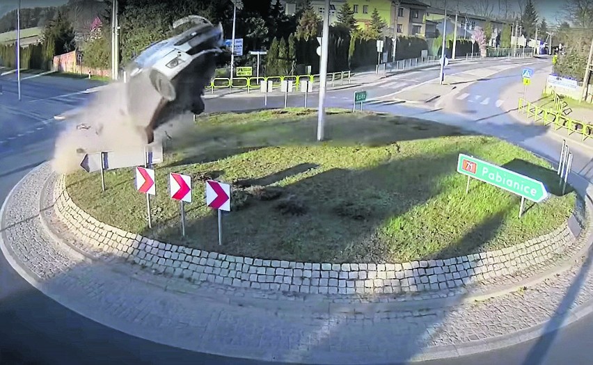 O kierowcy, który niczym kaskader pofrunął przez rondo w...